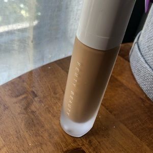 Fenty Beauty Pro Filt’r Soft Matte Foundation 300